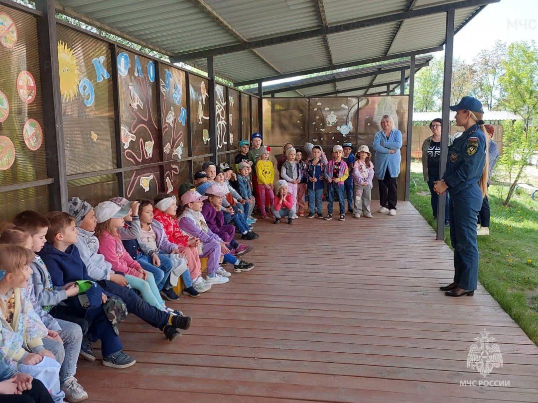 Сотрудники МЧС побывали в гостях у воспитанников детского сада в Ивантеевке